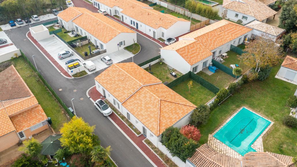 quartier de saint palais sur mer vue drone avec toits en tuiles