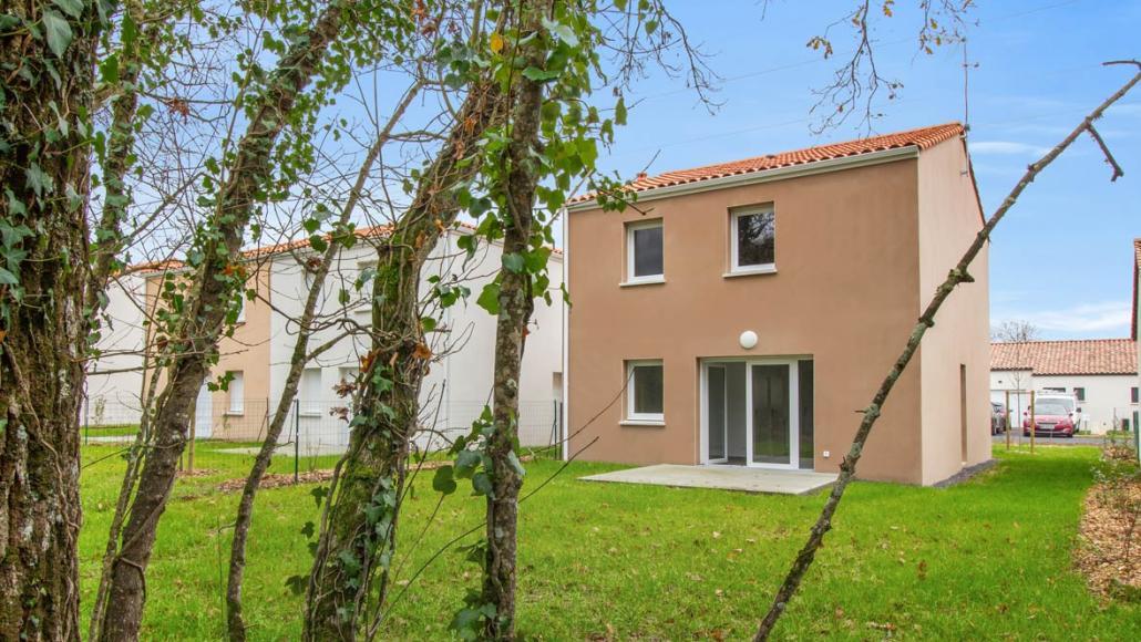 Vue du jardin de la maison à Challans