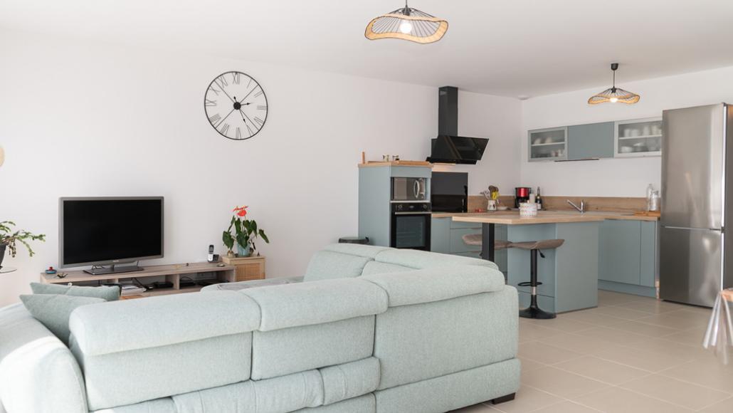 Séjour avec cuisine ouverte