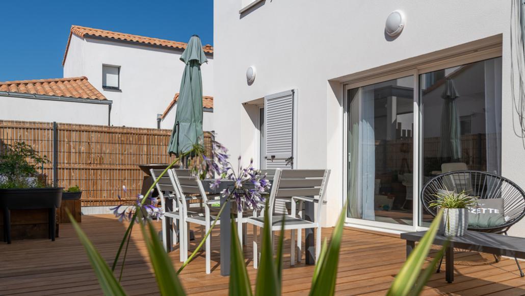 Terrasse et jardin de la maison en location-accession PSLA aux Sables d’Olonne (Vendée)