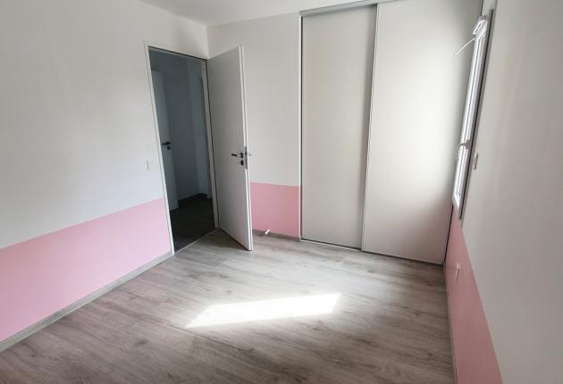 chambre 1 avec peinture rose