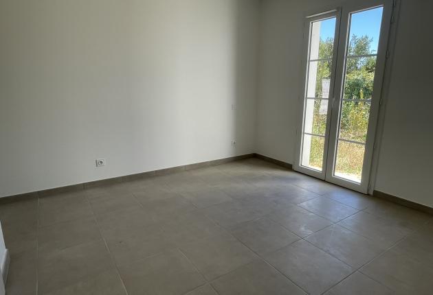 Chambre parentale d'une maison neuve en BRS à Le Brée-les-Bains