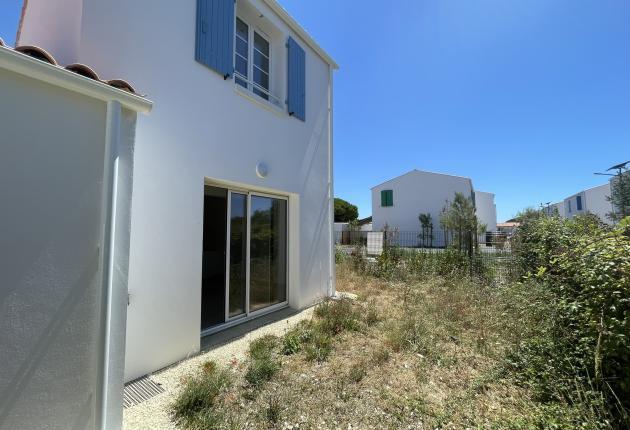 Façade arrière d'une maison en accession sociale BRS sur l'Île d'Oléron