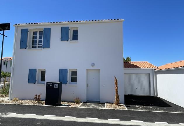 Entrée d'une maison neuve en Bail Réel Solidaire à Le Brée-les-Bains