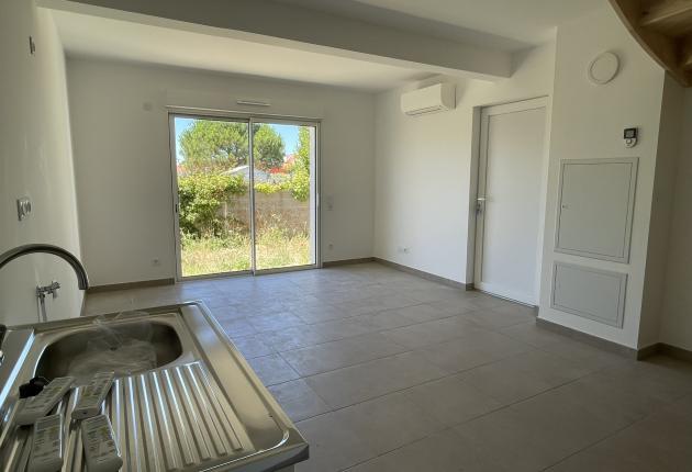 Salle de bain du rez-de-chaussée d'une maison neuve en BRS à Le Brée-les-Bains