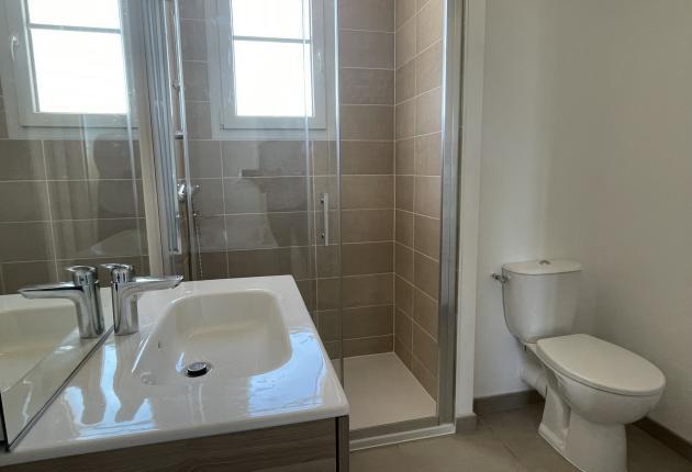 Séjour lumineux d'une maison neuve en BRS à Le Brée-les-Bains
