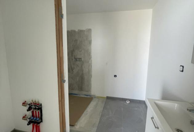 Salle d'eau avec WC d'une maison neuve en BRS à Saint-Georges-d'Oléron