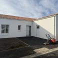 Façade d’une maison neuve T4 de plain-pied à Saint-Denis-d’Oléron, 83 m², quartier résidentiel calme
