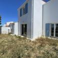 Façade arrière avec jardin d'une maison neuve en BRS à Le Brée-les-Bains sur l'Île d'Oléron